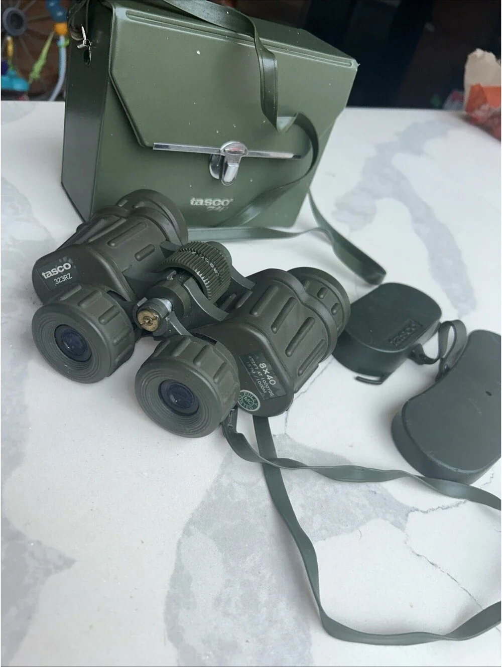 Tasco military-style binoculars 323 RZ 8x40 Army Greeen W carrying case. GOOD!!